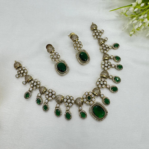 Victorian Emerald Kundan Necklace Earrings Set