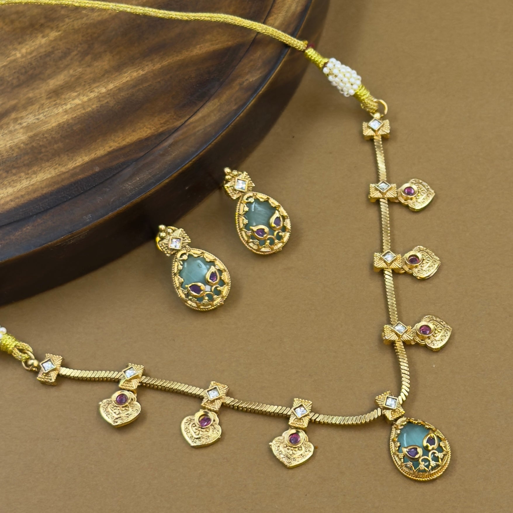 Vaidehi Mint Kundan Necklace Set for Daily Wear