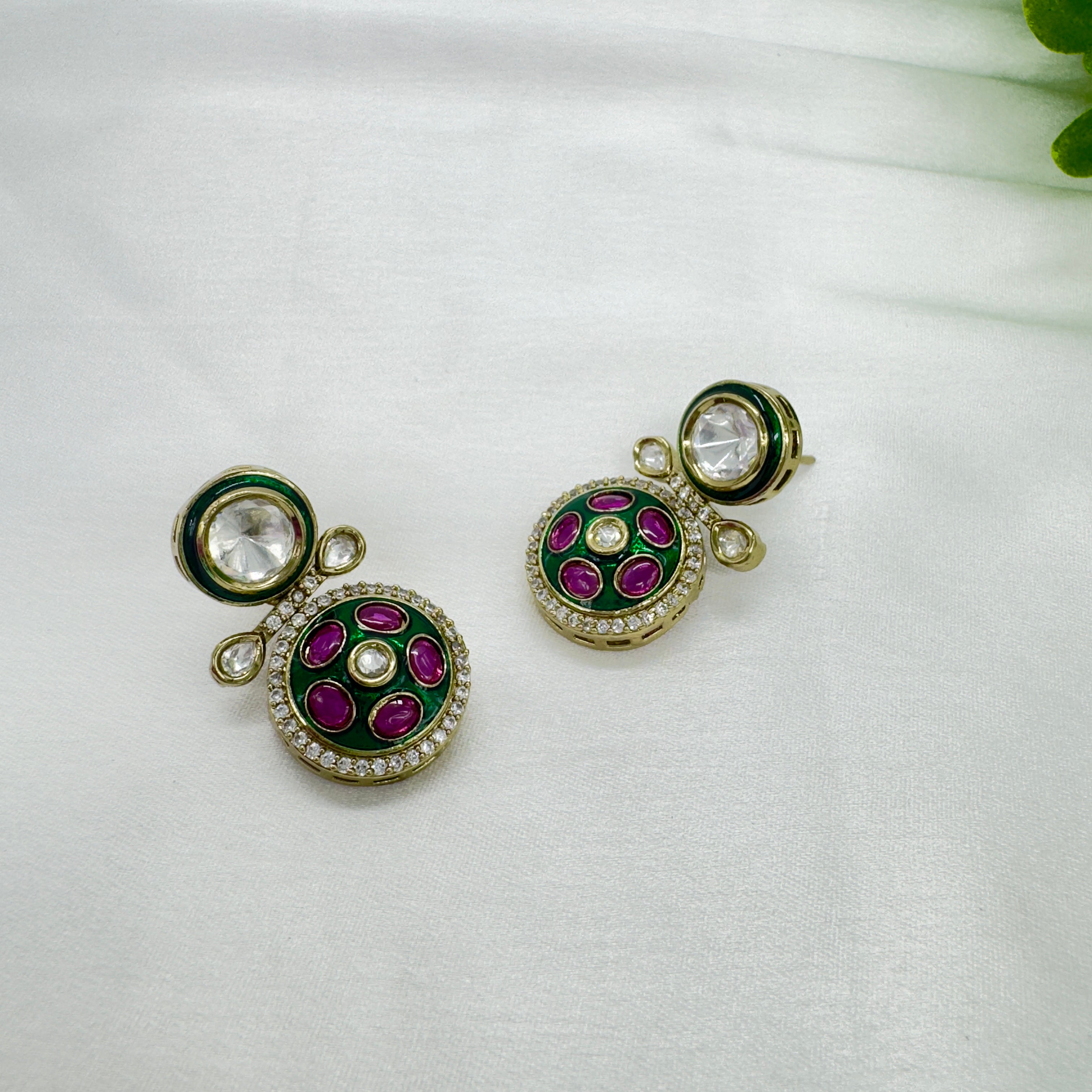 Victorian Emerald Necklace Set with Antique Finish – Royal Heritage Jewellery