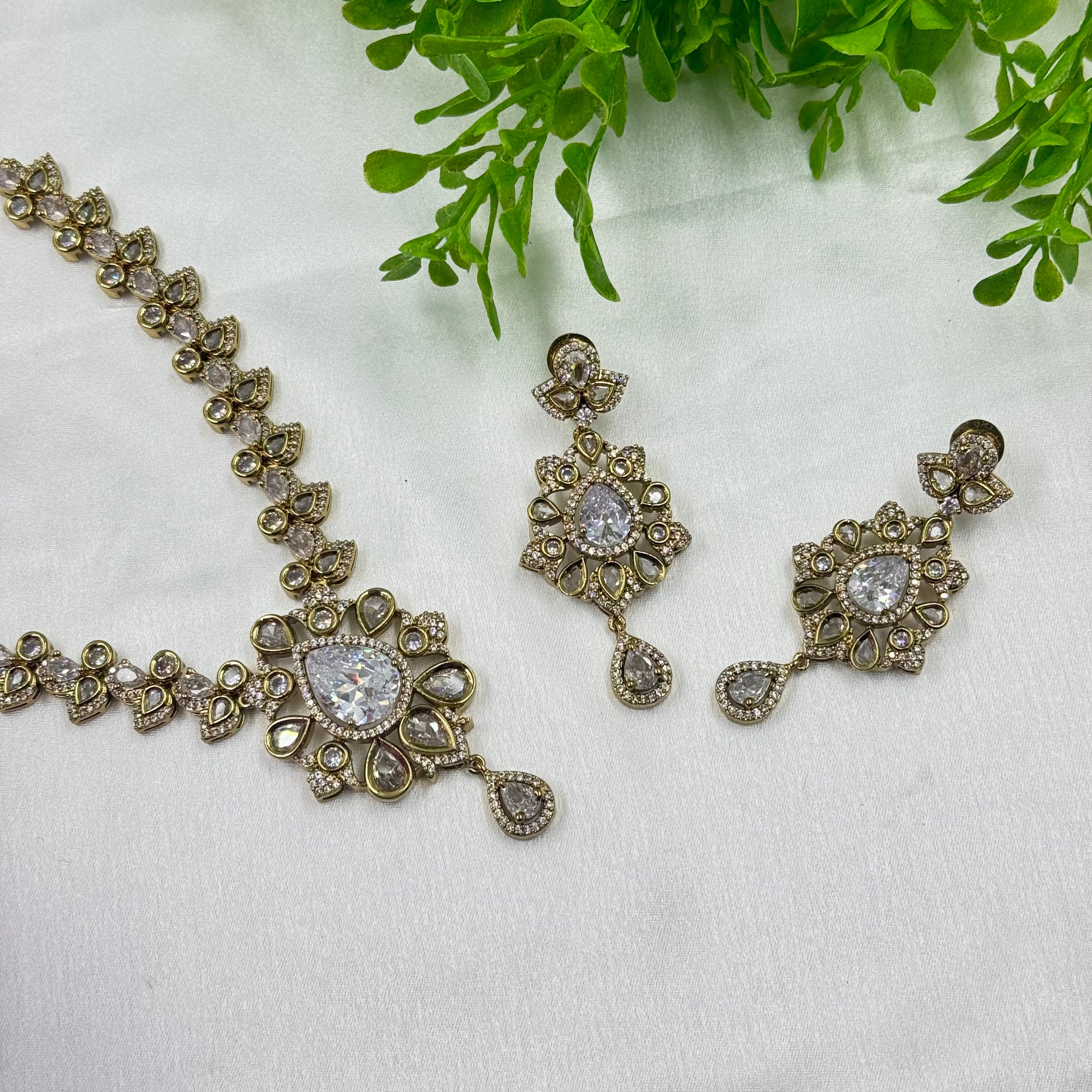 Victorian White Polki Necklace Set with Pear-Shaped Stones – Elegant Bridal Jewellery