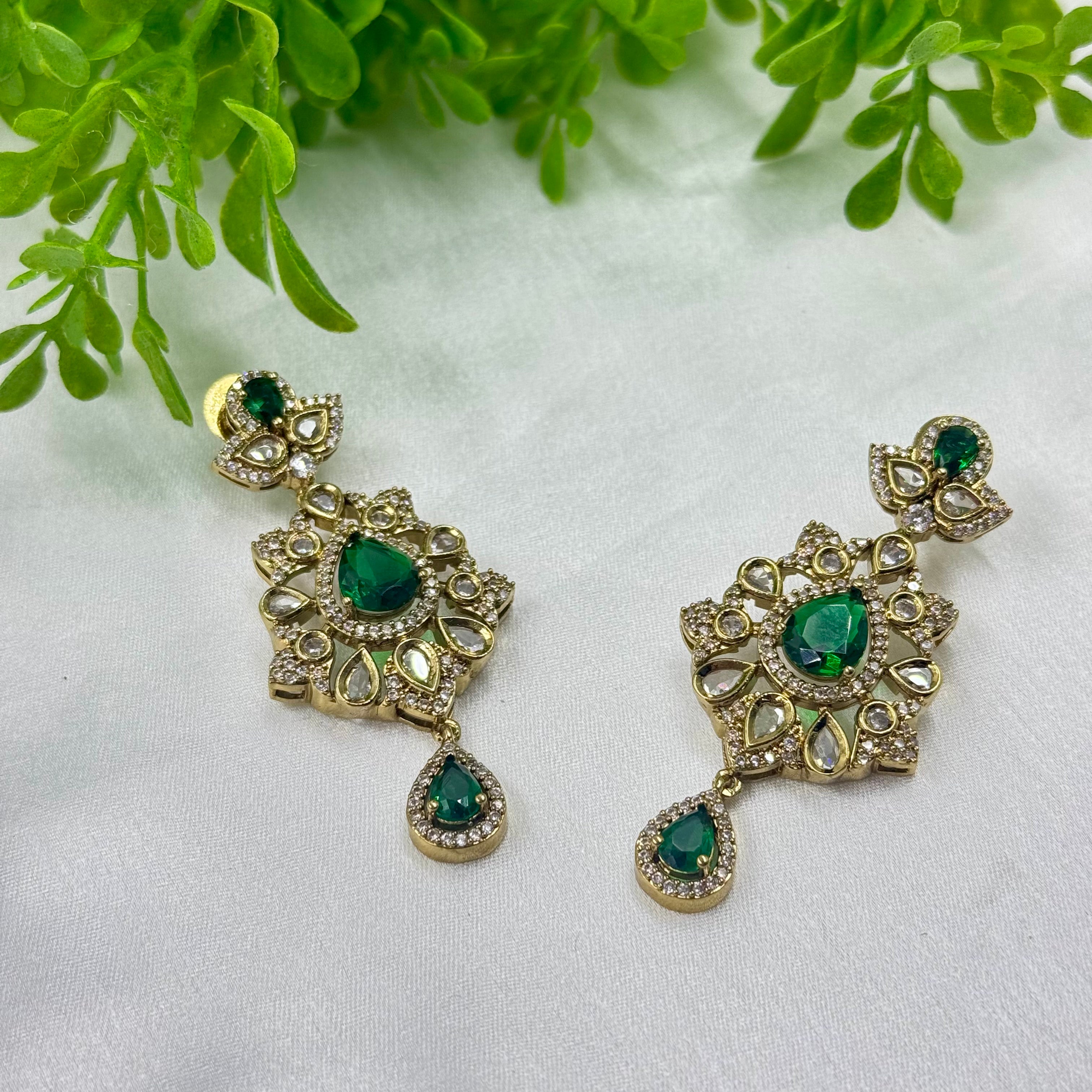 Victorian Emerald Necklace Set with Antique Polki Work – Heritage Bridal Jewellery