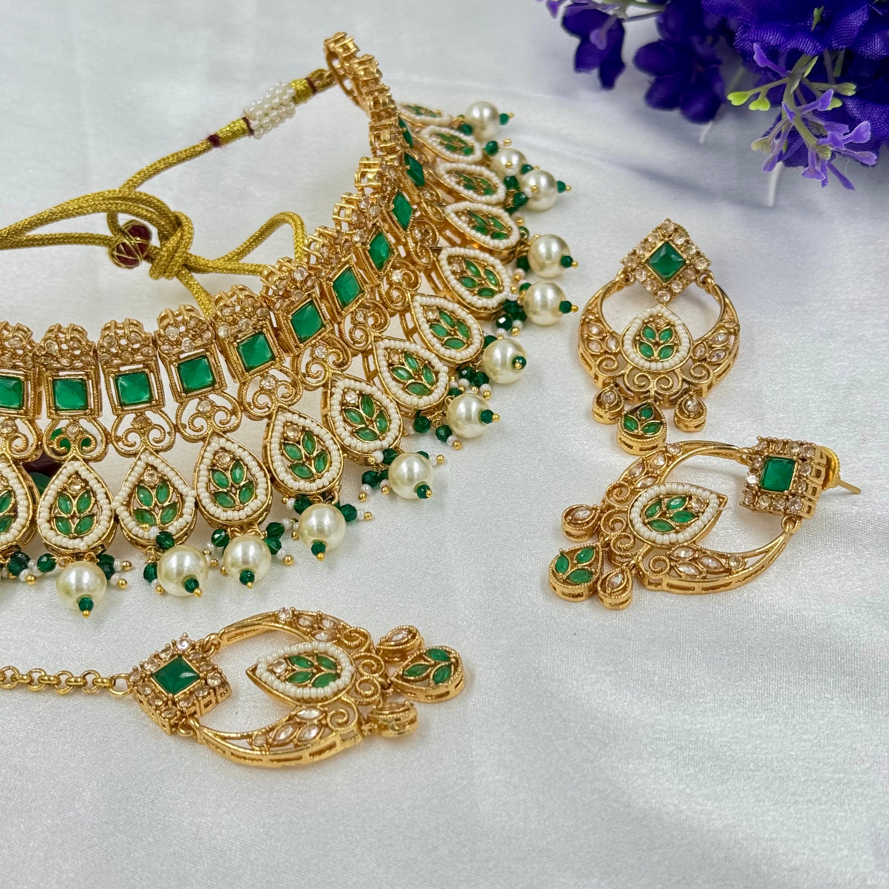 Emerald Green Bridal Choker Necklace with Pearls – Traditional Wedding Jewellery