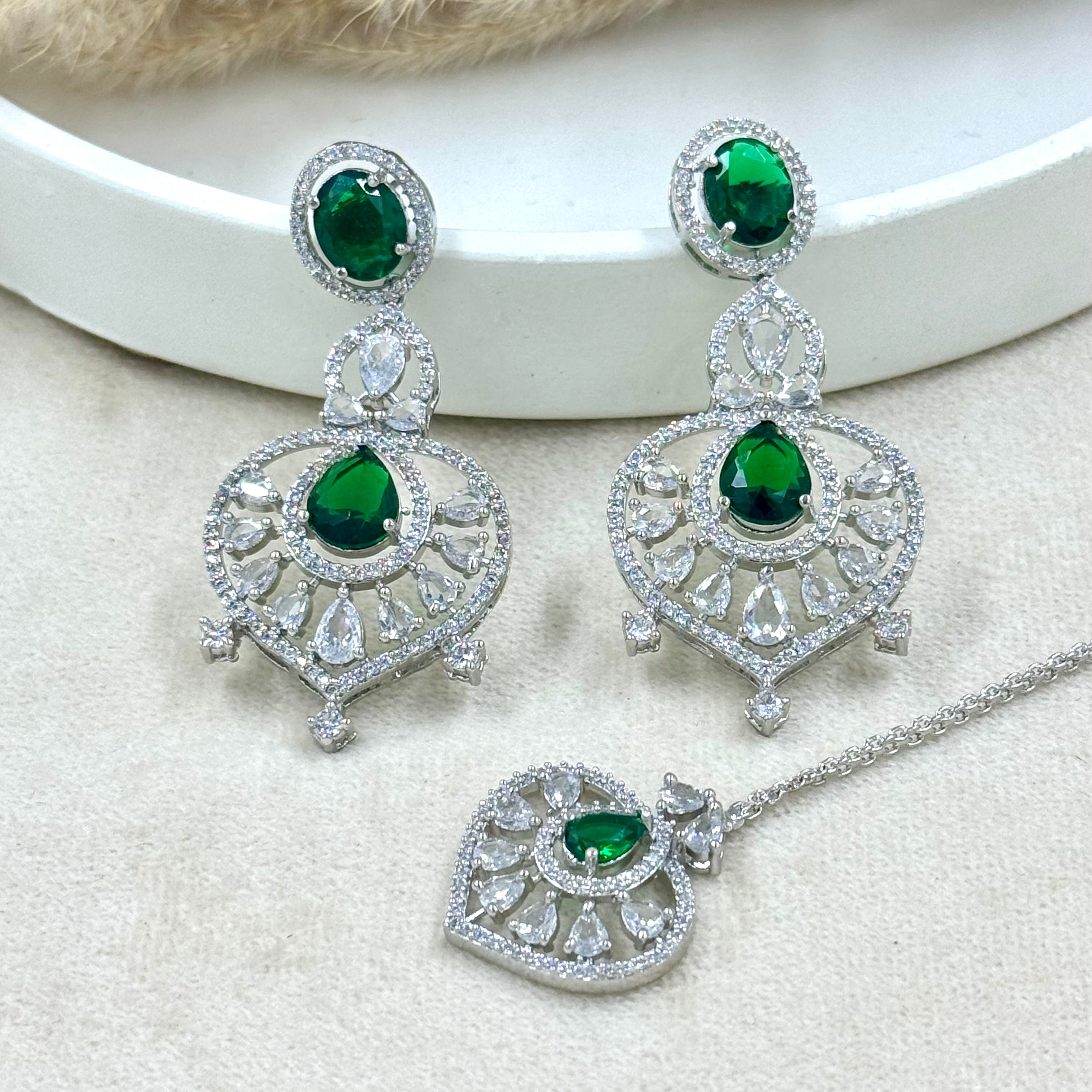 Aaradhya Emerald American Diamond Necklace Set
