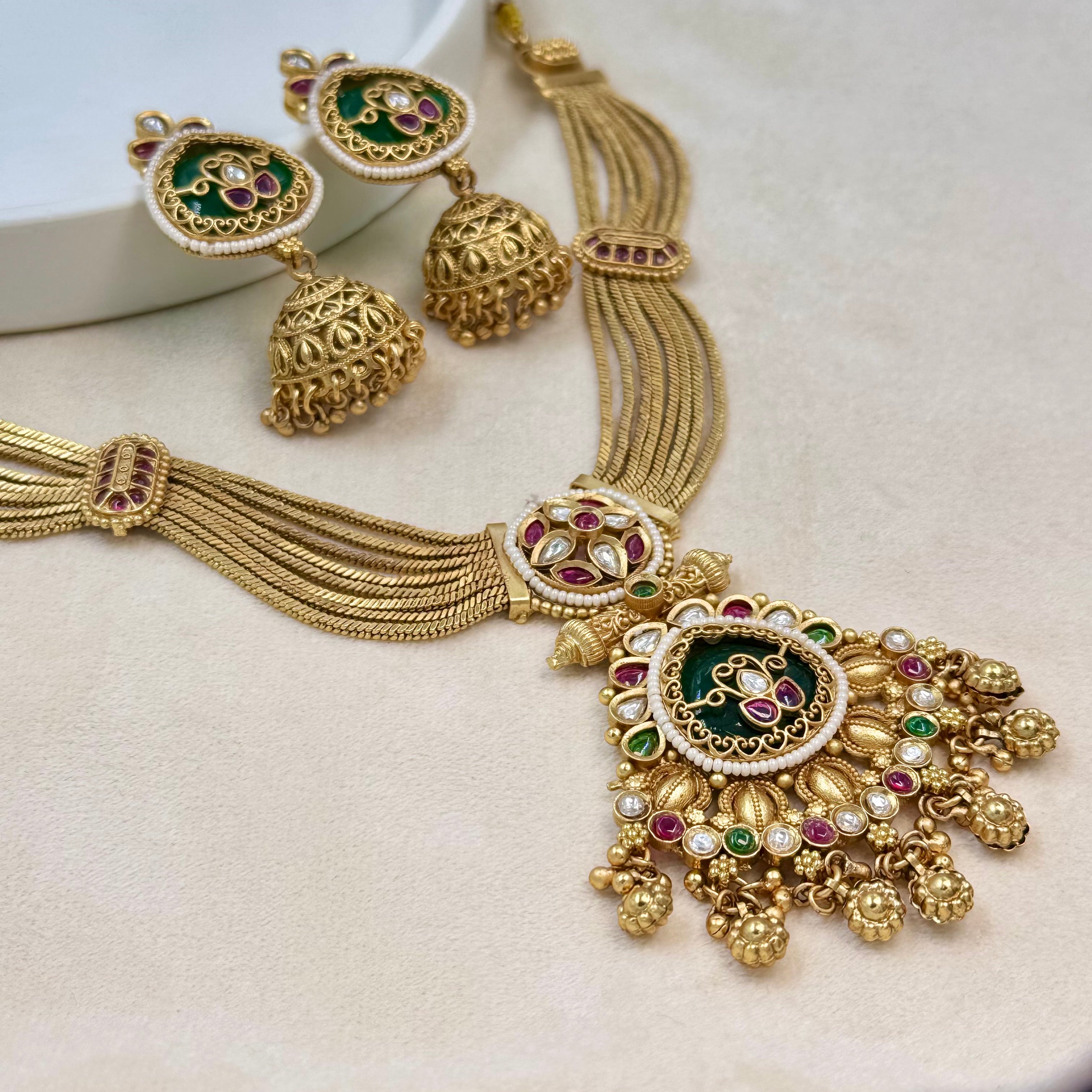 Rajeshwari Emerald Rajwadi Kundan Necklace