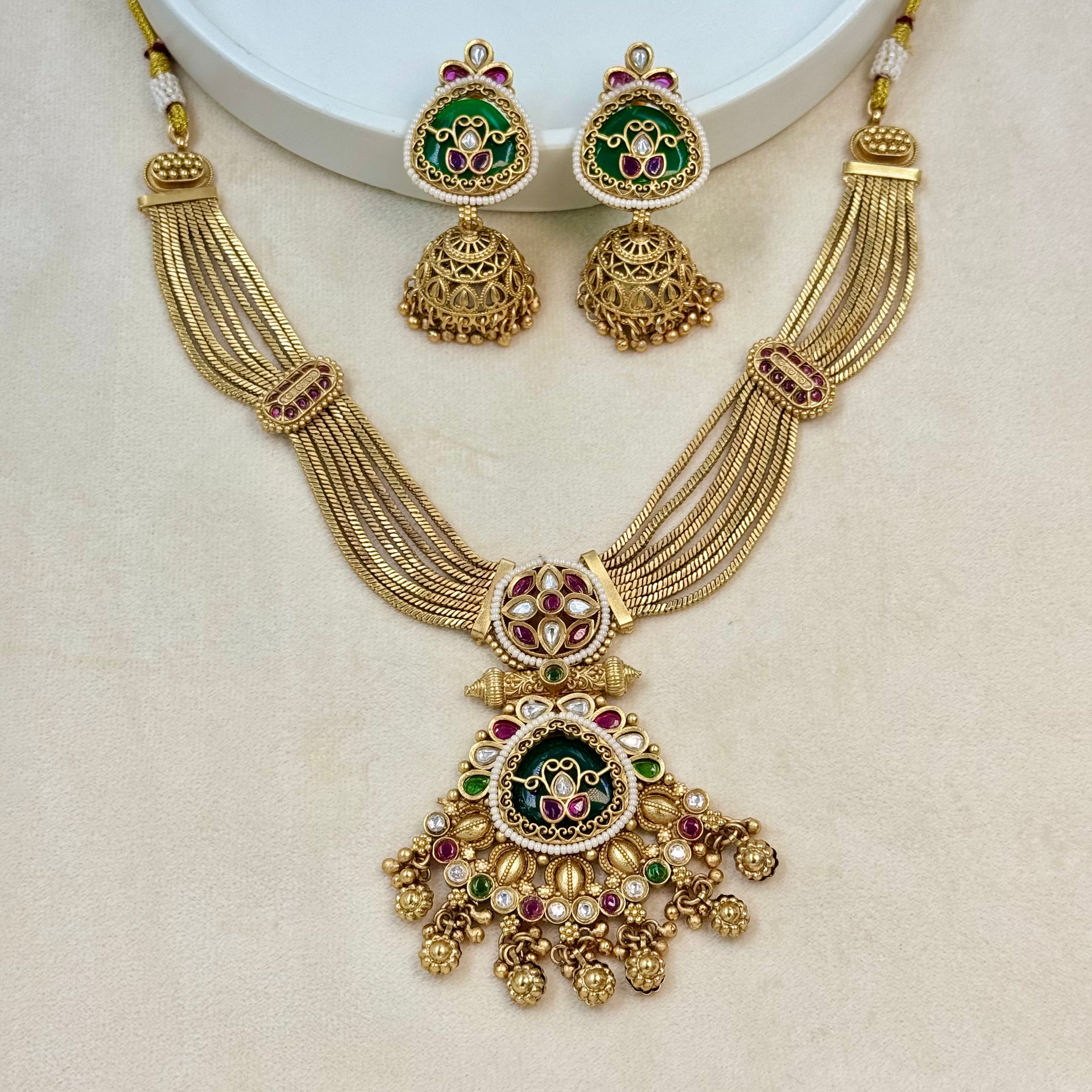 Rajeshwari Emerald Rajwadi Kundan Necklace