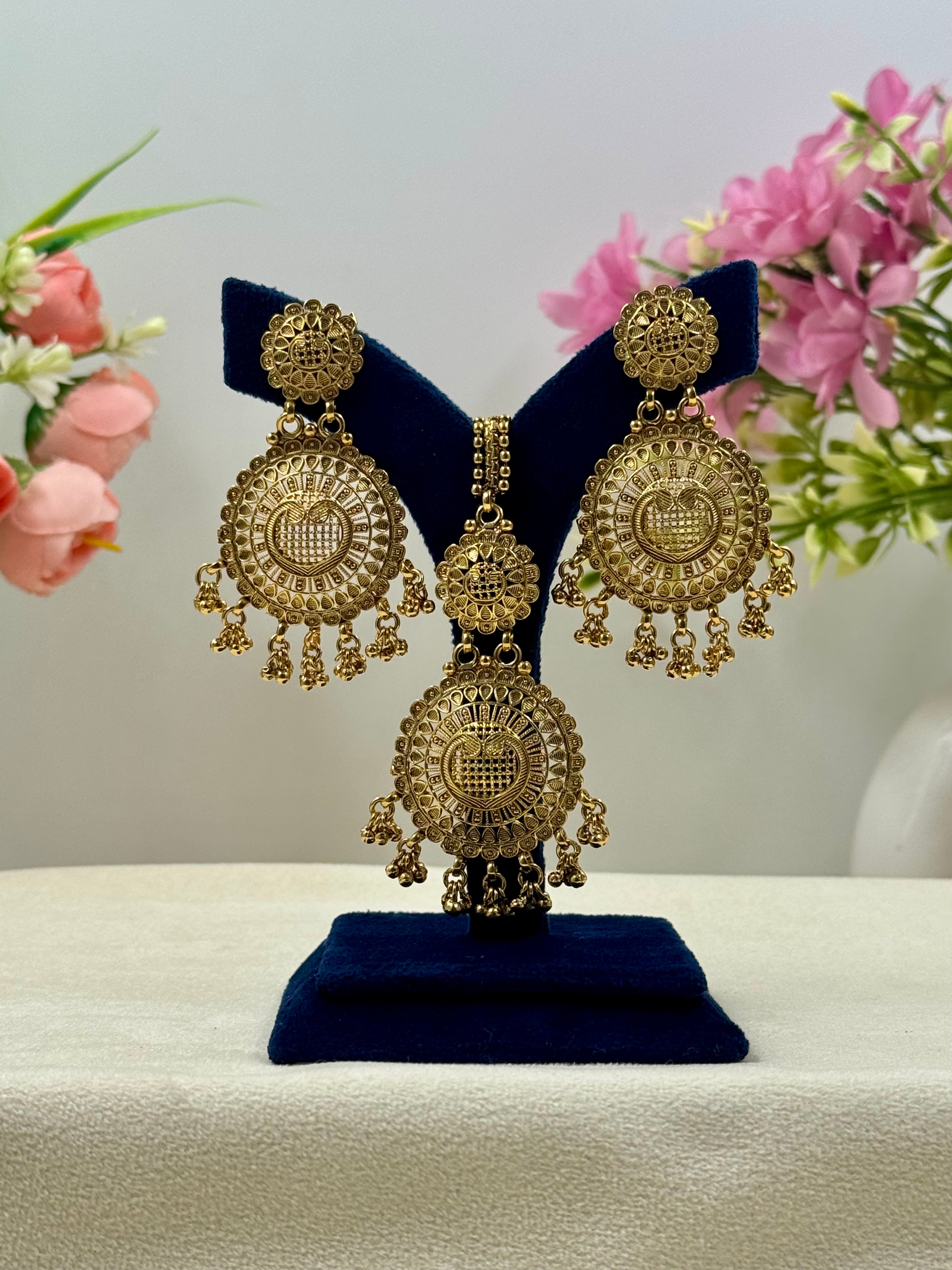 Ishani Rajwadi Statement Necklace Set